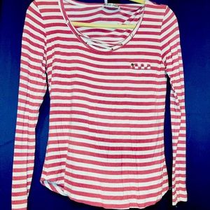 Long sleeved v neck with crossed ties